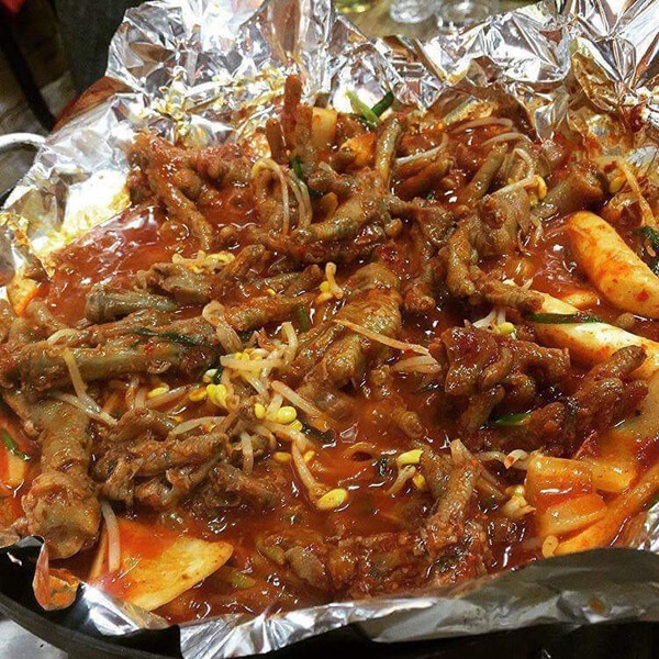 데일리푸드 혀 끝을 강타하는 매운맛 국물닭발맛집