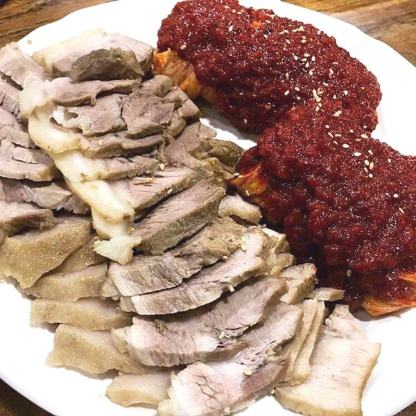 데일리푸드 전국 보쌈 맛집, 부드러운 고기와 아삭한 김치의 콜라보