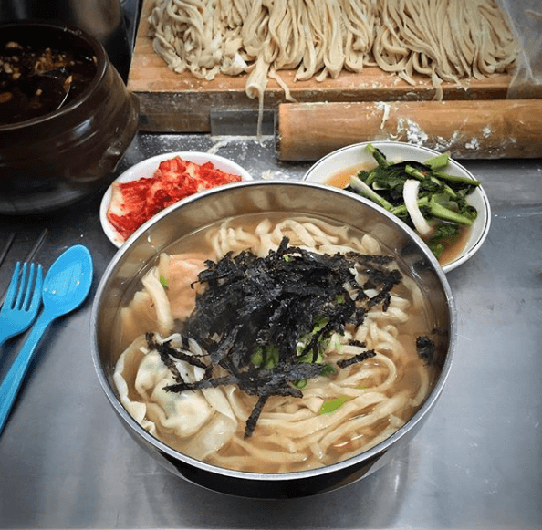 데일리푸드 서울 광장시장 먹거리 뿌시기