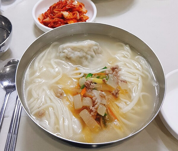 데일리푸드 화려하지 않아도 사람들 발길 끊이지 않는 서울 홍제역 맛집