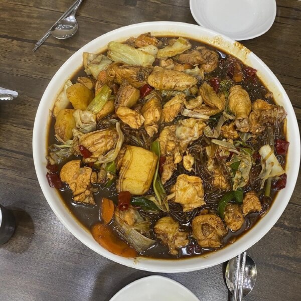 데일리푸드 야들야들한 닭고기에 감칠맛 나는 양념! 전국 찜닭 맛집