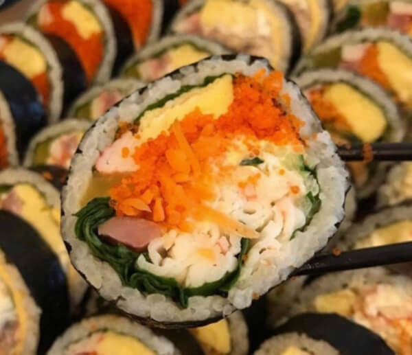 데일리푸드 김밥 한줄 먹으려고 줄 쫙 서서 먹는 식당