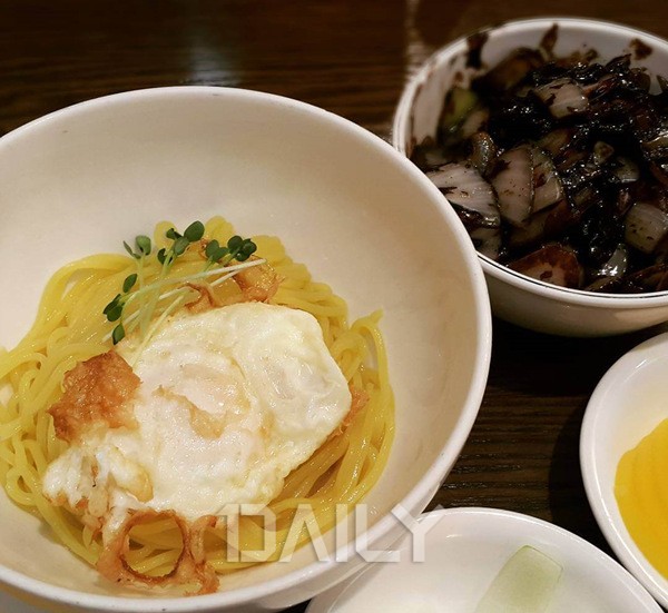 데일리 - 짜장면 덕후가 뽑은 맛집 차트! 푸드 짜장면,짜장면맛집,짜장면맛집추천,안동반점,이화원,홍명,명화원 짜장면 덕후가 뽑은 맛집 차트!
