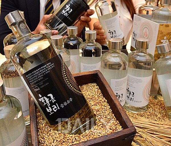데일리 - 진한 향과 깔끔한 맛이 일품인 프리미엄 전통 소주 푸드 술,소주,술종류,프리미엄소주,전통술,증류식소주