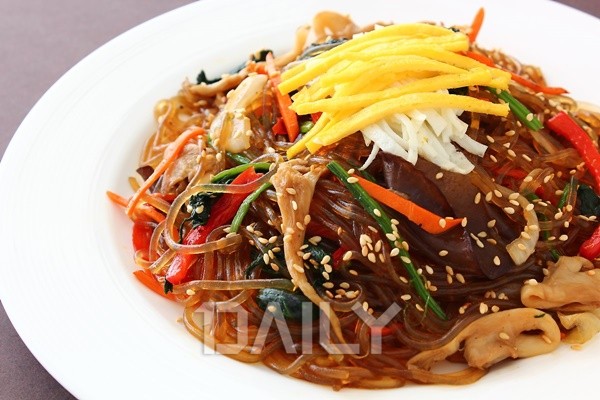 데일리 - 삼겹살부터 치킨까지 외국인의 입맛을 사로잡은 한국음식 10 푸드 푸드,삼겹살,치킨,한국음식,한식,외국인이좋아하는한식 ...