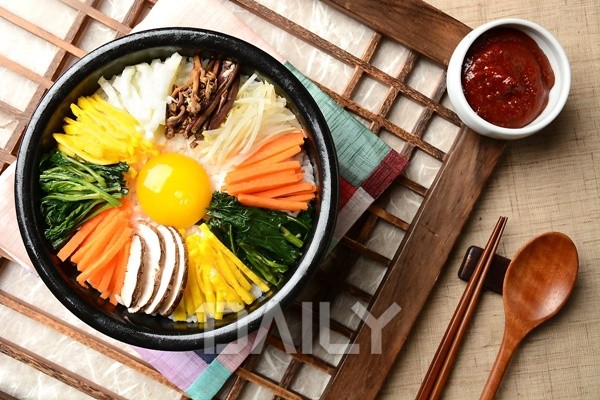 데일리 - 삼겹살부터 치킨까지 외국인의 입맛을 사로잡은 한국음식 10 푸드 푸드,삼겹살,치킨,한국음식,한식,외국인이좋아하는한식 ...