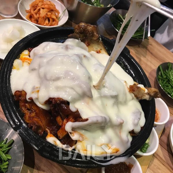 빼면 섭하지~ 캠퍼스 앞 명물음식 푸드 푸드,맛집,대학가맛집,대학가맛집추천,캠퍼스,캠퍼스명물음식,대학가맛집추천 감동적인 명물김밥과 왕라볶이