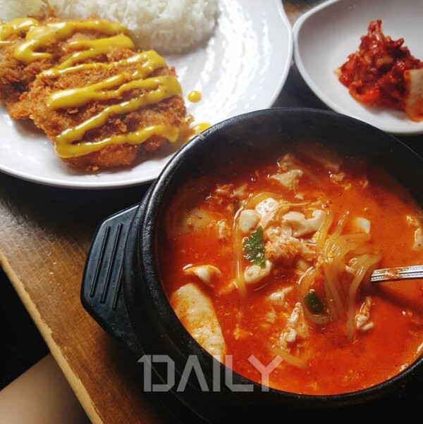빼면 섭하지~ 캠퍼스 앞 명물음식 푸드 푸드,맛집,대학가맛집,대학가맛집추천,캠퍼스,캠퍼스명물음식,대학가맛집추천 감동적인 명물김밥과 왕라볶이