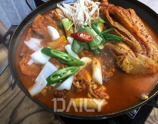 데일리 - 백종원도 인정한 화제의 골목식당 푸드 백종원골목식당,백종원,골목식당,골목식당맛집,백종원맛집,시장횟집,가야가야,온센텐동... 