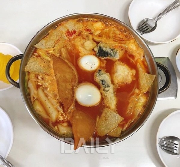 데일리 - 떡볶이, 김밥, 순대 3대장이 맛있기로 소문난 서울 분식 맛집 푸드 서울분식맛집,서울,분식,맛집,분식맛집,서울분식맛집추천,떡볶이... 