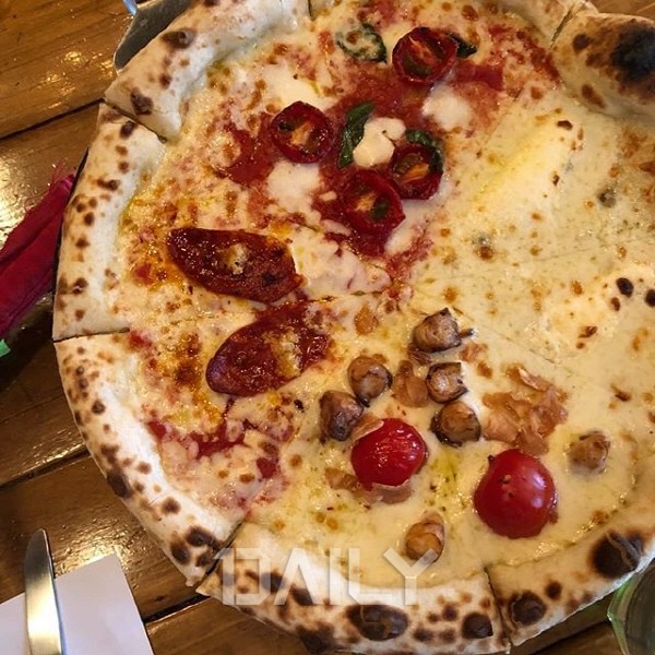 서울 화덕피자 맛집 푸드 화덕피자맛집,화덕피자,맛집,화덕,피자,피자맛집,치즈,도우,서울화덕피자맛집 쭉 늘어나는 치즈에 쫄깃한 도우까지!... 