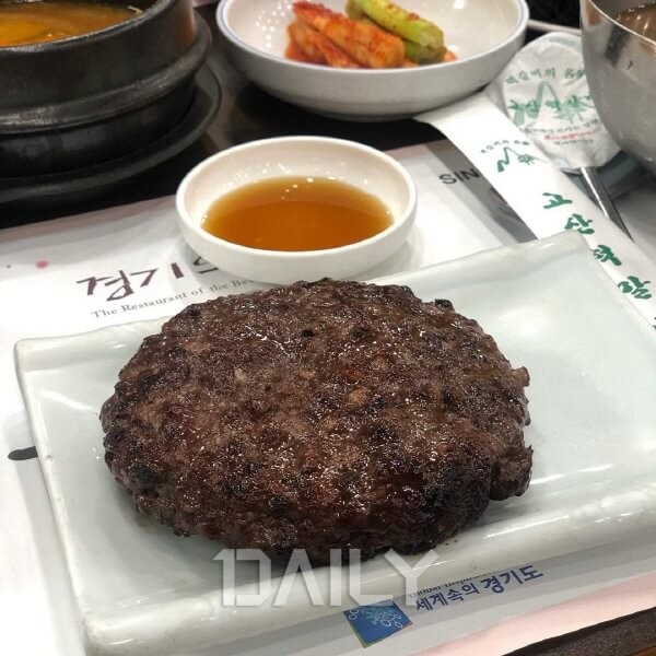 데일리 - 좔좔 흐르는 육즙에 군침이 꼴깍, 떡갈비 맛집 푸드 떡갈비맛집,떡갈비,맛집,떡갈비맛집추천,가람떡갈비,동신면가,고산떡갈비 좔좔... 