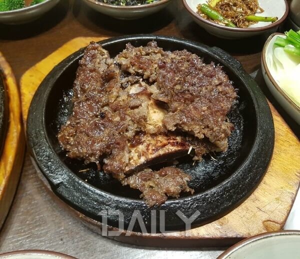 데일리 - 좔좔 흐르는 육즙에 군침이 꼴깍, 떡갈비 맛집 푸드 떡갈비맛집,떡갈비,맛집,떡갈비맛집추천,가람떡갈비,동신면가,고산떡갈비 좔좔... 