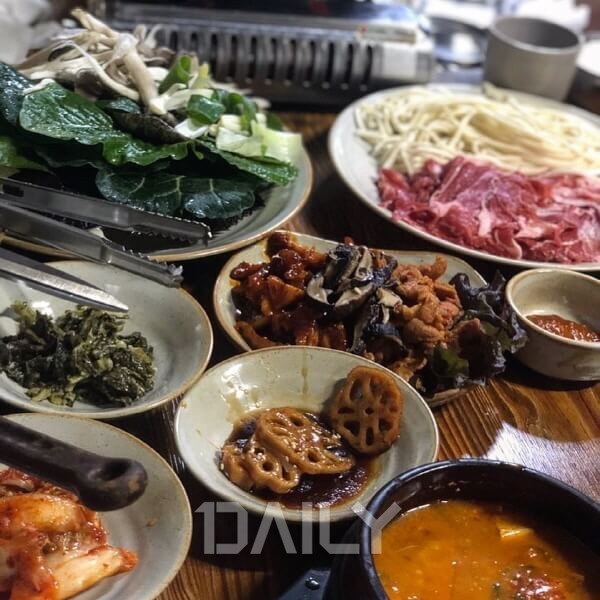 데일리 - 백종원도 운영? 상다리 휘어지는 쌈밥 맛집 푸드 쌈밥맛집,쌈밥... 전국쌈밥맛집,녹원쌈밥,보자기 백종원도 운영? 상다리 휘어지는 쌈밥 맛집