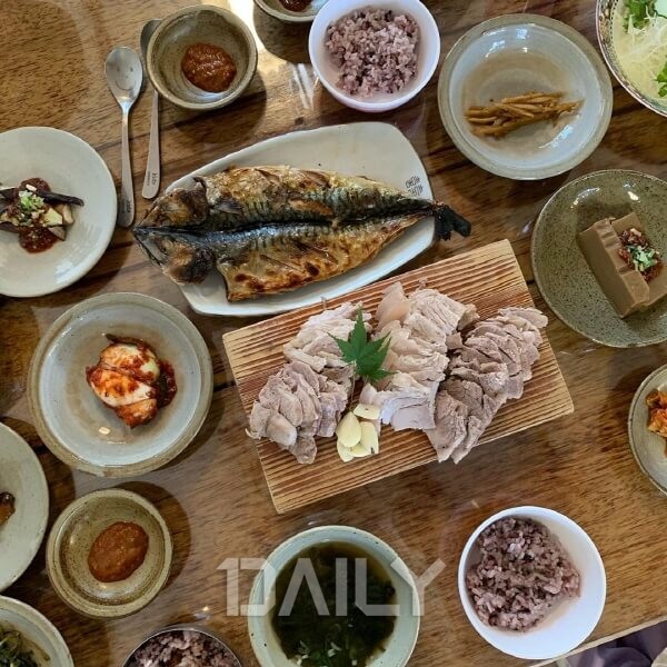 데일리 - 백종원도 운영? 상다리 휘어지는 쌈밥 맛집 푸드 쌈밥맛집,쌈밥... 전국쌈밥맛집,녹원쌈밥,보자기 백종원도 운영? 상다리 휘어지는 쌈밥 맛집