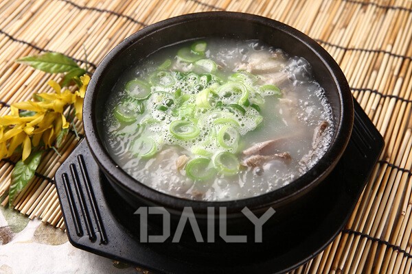 데일리 - 오래 끓일수록 영양이 풍부하다는 사골국, 진짜일까? 푸드 사골국,사골,사골곰탕,곰탕,설렁탕,사골고르는법,다이어트,사골 ...