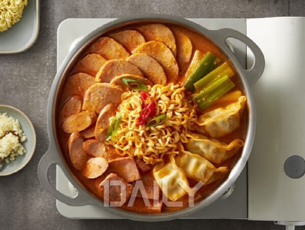 데일리 - 게장과 함께 밥 도둑으로 불리는 이 음식 푸드 부대찌개밀키트,부대찌개,밀키트,부대찌개밀키트추천,부대찌개밀키트종류... 