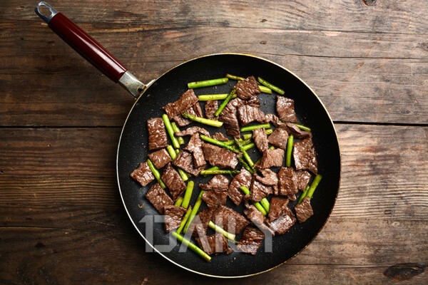 데일리 - 갑자기 머리가 띵 하면 OOO 부족? 푸드 철분,철분섭취,빈혈,빈혈에좋은음식,빈혈에안좋은음식,헤모글로빈,헤모글로빈부족 ...