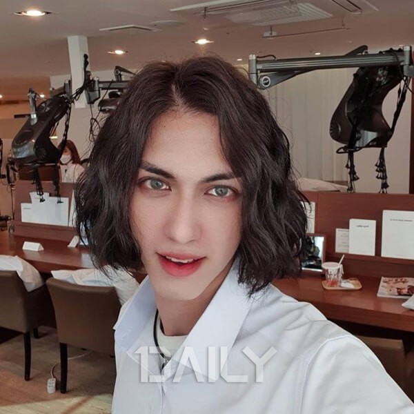 데일리 - 연습생 8년 했는데 드럼 스틱 부러뜨려서 데뷔 3주만에 짤린 남자 스타 드럼좌,유튜버드럼좌,유튜버,유튜버논란,논란,빅터한,어바우츄... 