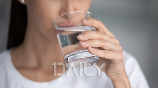 데일리 - 물만 마셔도 살 찌는 사람 진짜일까? 건강 물마시기,물마시기효과,물마시기단점,물마시기장점,물마시기방법,물의기능,수분 ...