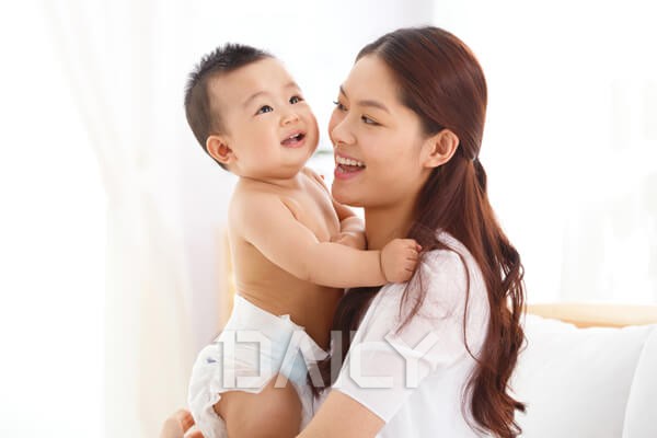 데일리 - 아기가 이유 없이 운다? 알면 해결되는 상식 맘ㆍ키즈 우는아기,아기,아기울음,상식,육아상식,초보엄마,초보,엄마,육아 ...