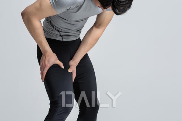 데일리 - 옷에 묻은 땀 색깔로 내 몸 상태 알아보는 법 건강 땀색깔,땀,색깔,땀색,땀냄새,무한증,다한증,땀흘리는이유,노란색땀,투명한땀
