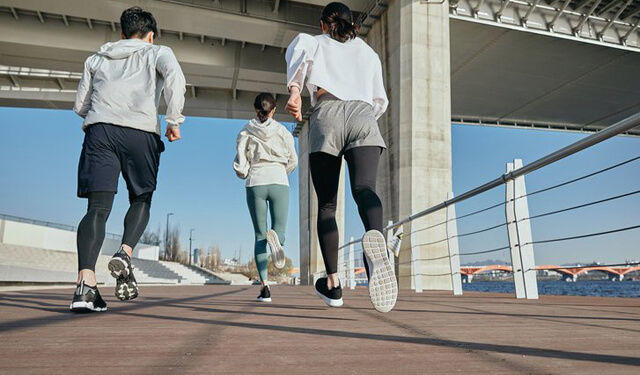 데일리 - 초보자도 돈 안 들이고 쉽게 전신운동 하는 법 스포츠 러닝,러닝운동,맨몸운동,전신운동,러닝장점,러닝효능,달리기,달리기 ...